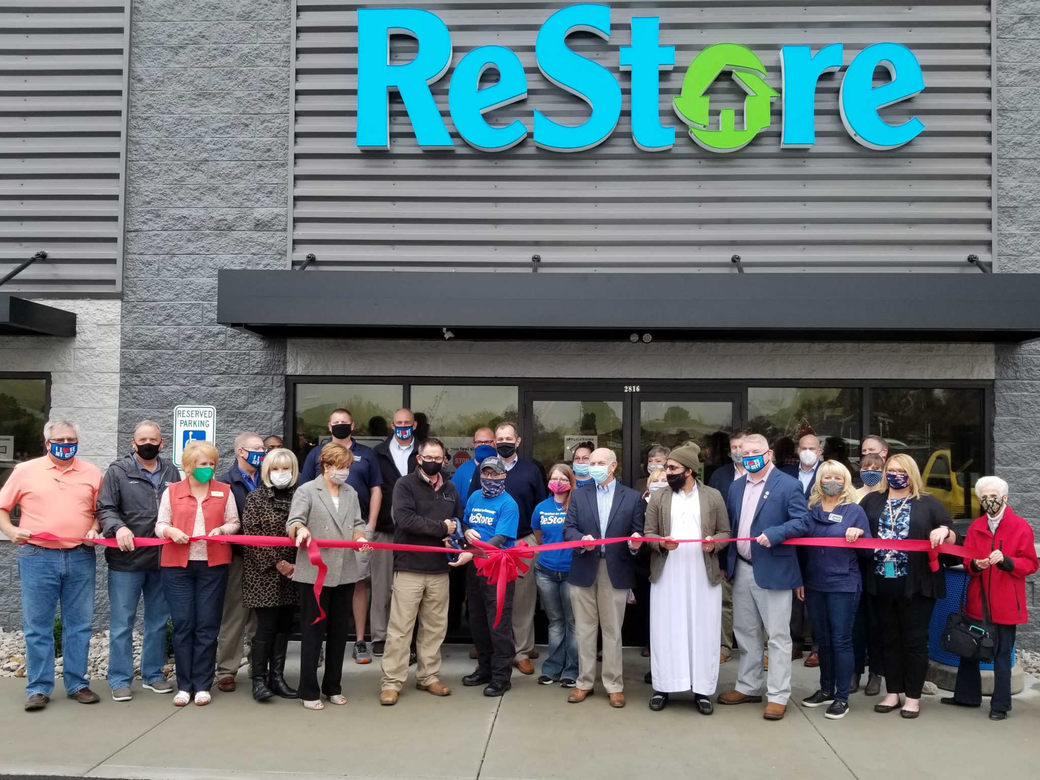 Hardin County Chamber Hosts Ribbon Cutting for Habitat ReStore Hardin